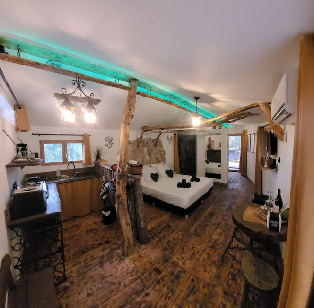 Love Room in the Woods with Real Hot Tub, Outdoor Area - Image 1