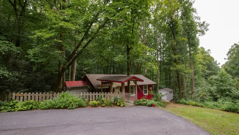 Falling Water Cabin - Nestled on Stream - Hot Tub - Image 1