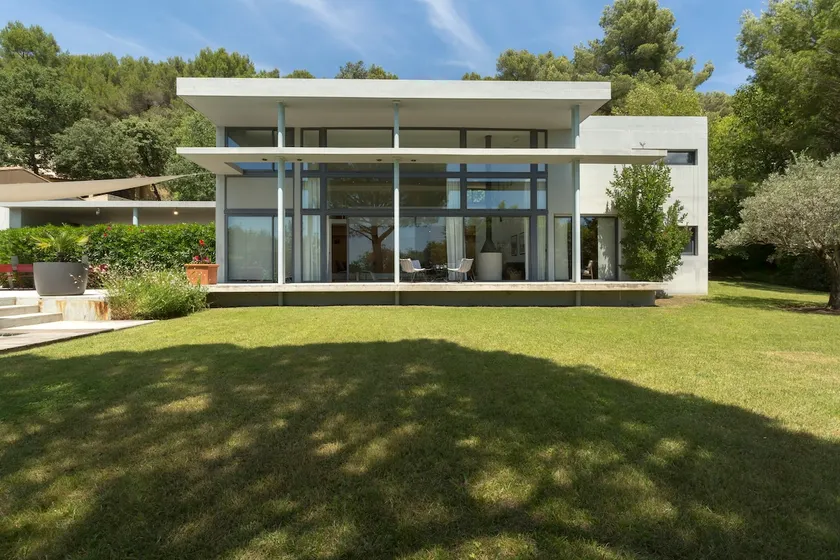 Modern Luxury House in Provence - Image 1