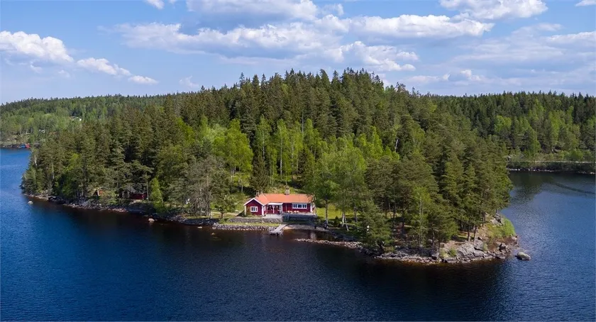Dream place by the lake - Image 1