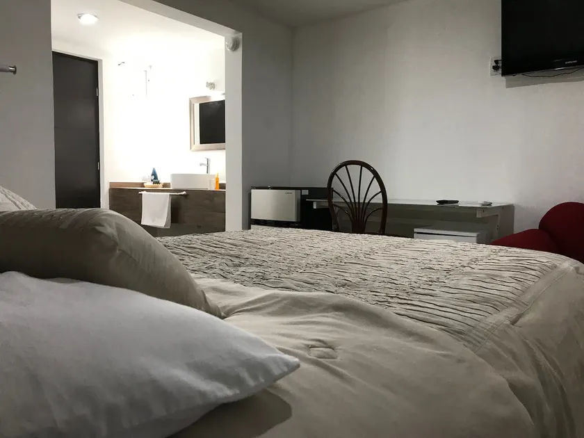 Modern Mini-Loft 2 Blocks from the Beach - Ideal for Couples - Image 1
