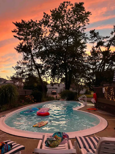 Mimosa Salt Water Pool & HOT TUB Oasis, Sleeps 8 - Image 1