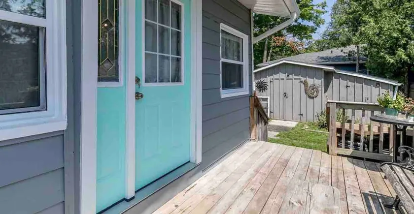 Charming 1 bedroom cottage - steps from the beach - Image 1