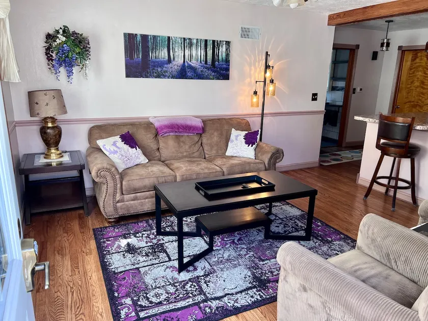 Cozy Business Travelers Haven - Image 1