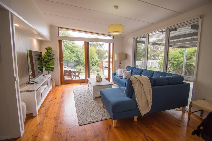 Elanora - Home by the Sea - Image 1