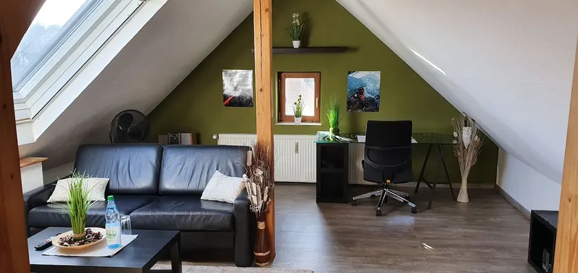 Attic apartment with 45 m², 20 minutes by car to the trade fair. - Image 1