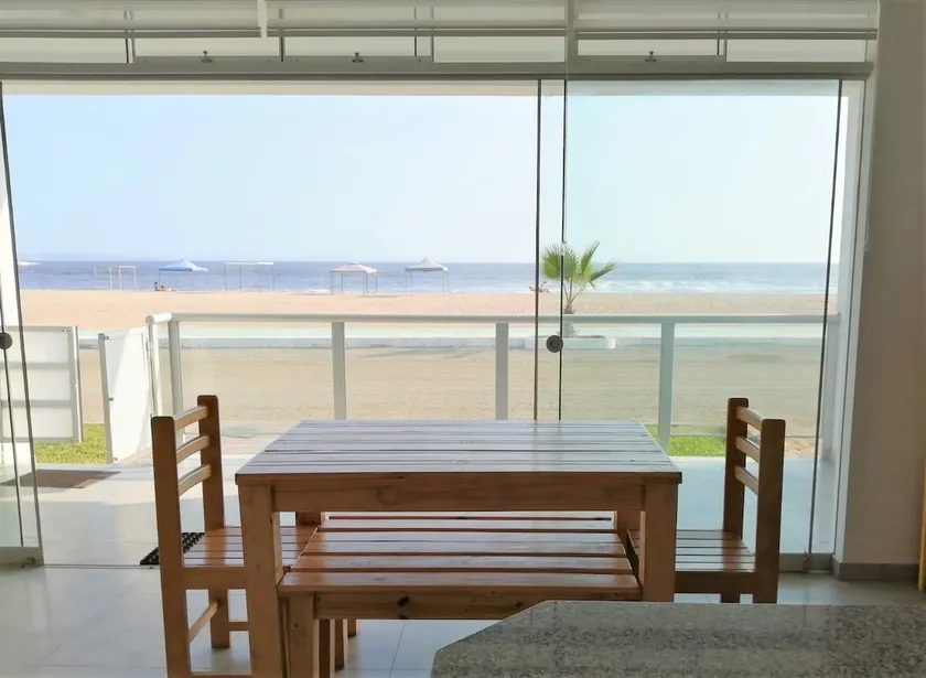 An apartment on the pier, facing the sea, 1st floor, 3 bedrooms. - Image 1