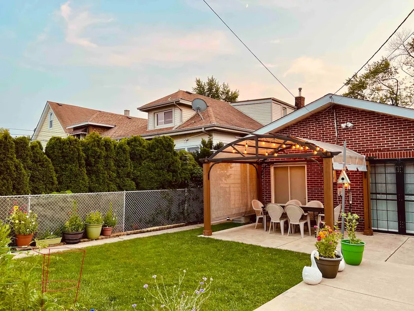 Cozy Home | 20 min from O’Hare | Free Parking - Image 1