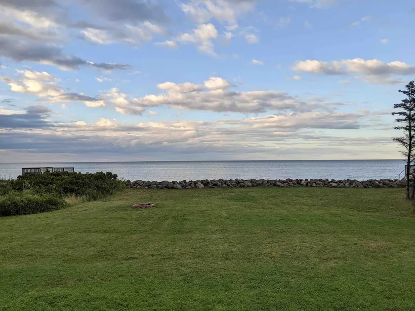 Cozy Oceanfront Cottage - Image 1