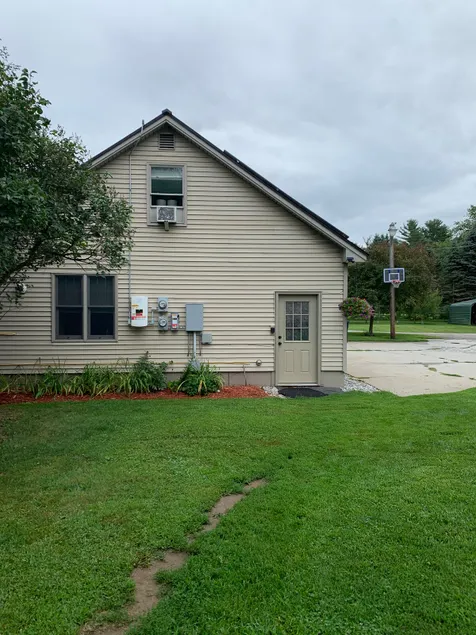 Cozy two bedroom guest house with free parking - Image 1
