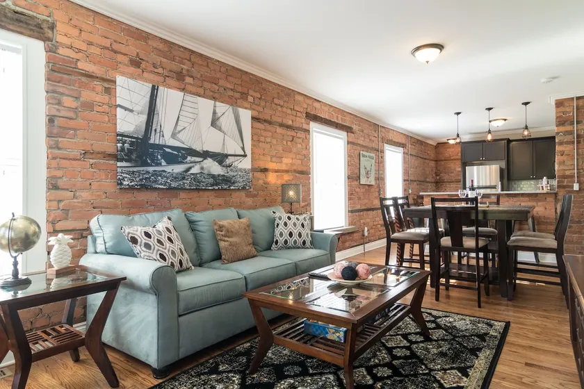 Rennovated Midtown Historic Flat with 2 Full Baths - Image 1