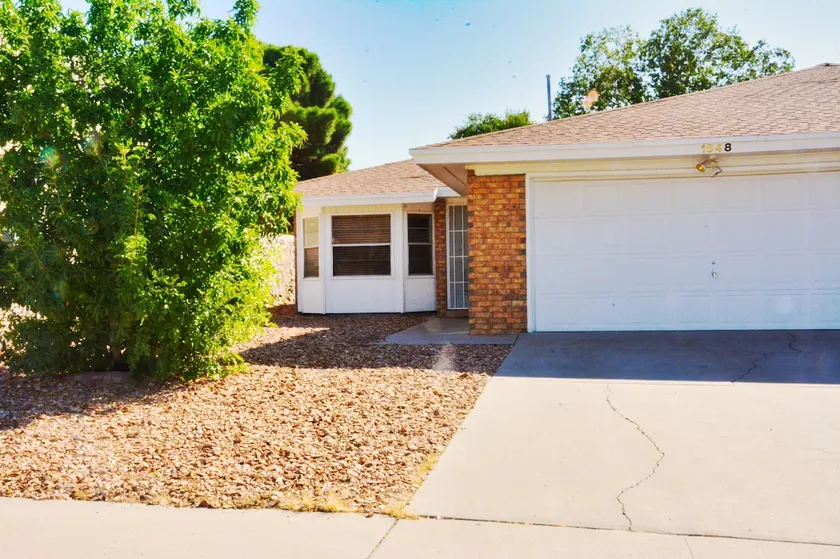 Eastside home, 5 min from I-10, Self Check-In - Image 1