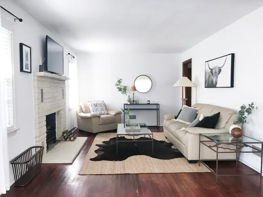 Sunny Modern Farmhouse - Pet Friendly Purina Farms - Image 1