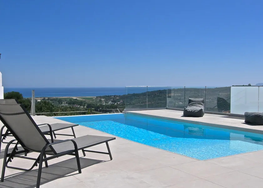 Modern villa with infinity pool close to the sea - Image 1