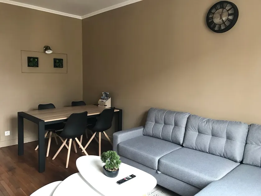 Charming renovated apartment in the city center - Image 1