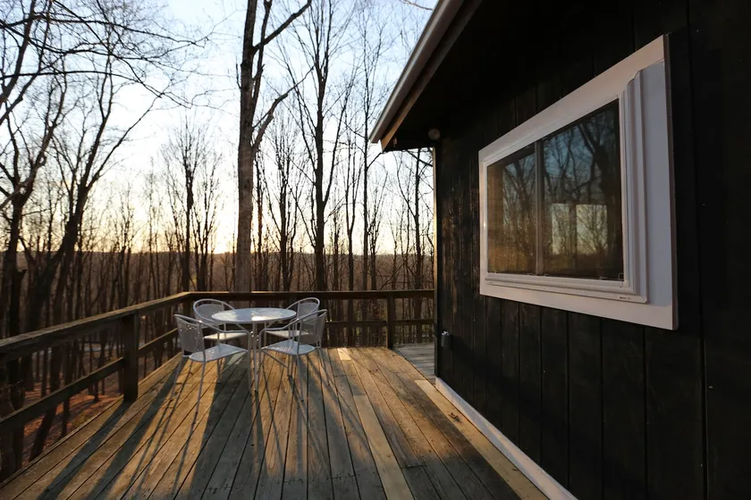 Ridgetop 2 Br Cabin- Views, 130acre forest & falls - Image 1