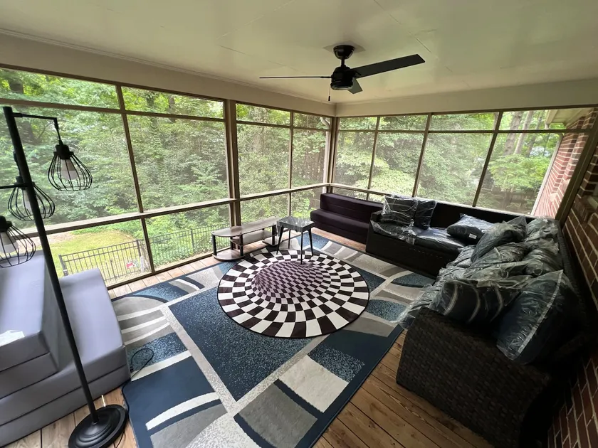 Cheerful 4- bedrooms Residential home - Image 1