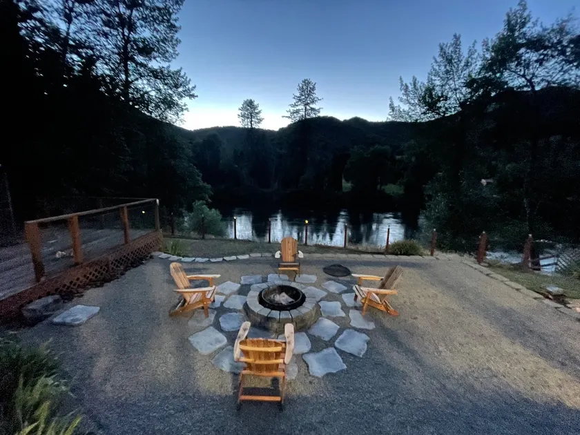 New - Down By The Rogue River - With Fire Pit - Image 1