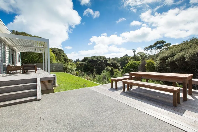 Karaka Sanctuary with Spa Pool by Waiheke Unlimited - Image 1