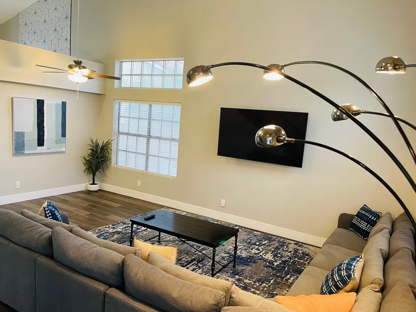 Vacation in Style - 10 min from the strip! - Image 1
