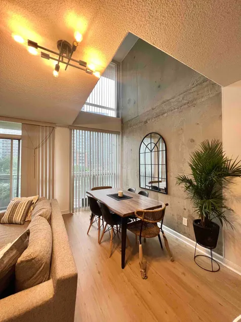 Stunning 2 Storey 2BD Downtown Loft w/Parking - Image 1
