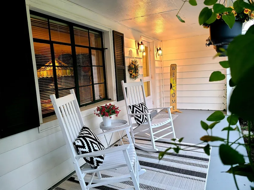 Charming, Parkview Cottage, King bed, 1 mi to I-81 - Image 1