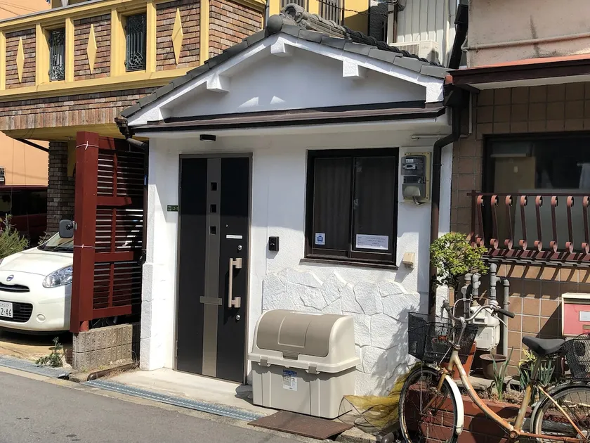 Shin-Osaka Station 15 min | 2 min walk from the station | 3LDK | Quiet area | Ideal for sightseeing in Umeda and Osaka | Pocket Wi-Fi | Shimo-Shinjo - Image 1