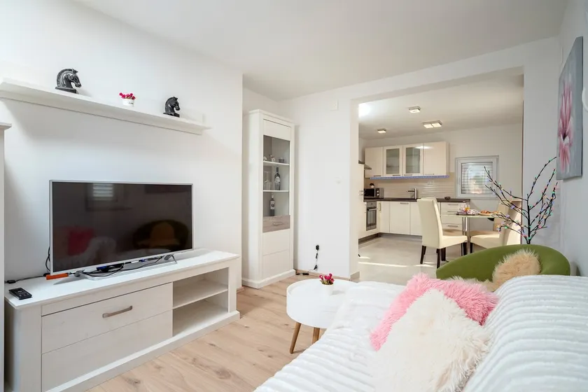 Antonella - One Bedroom Apartment with Balcony - Image 1