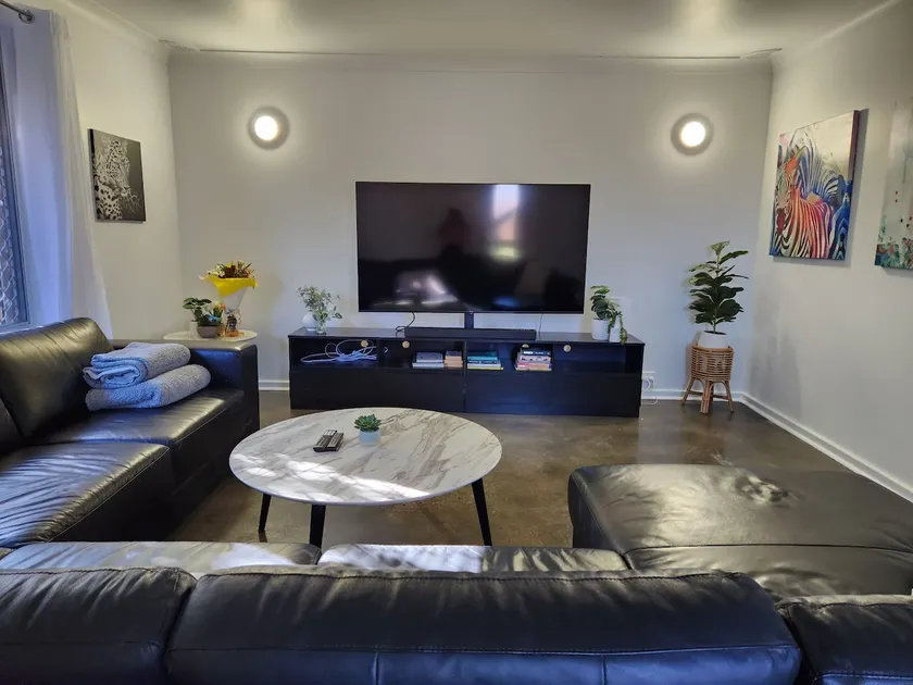 Newly Renovated Cosy Hideaway with Spacious Yard - Image 1