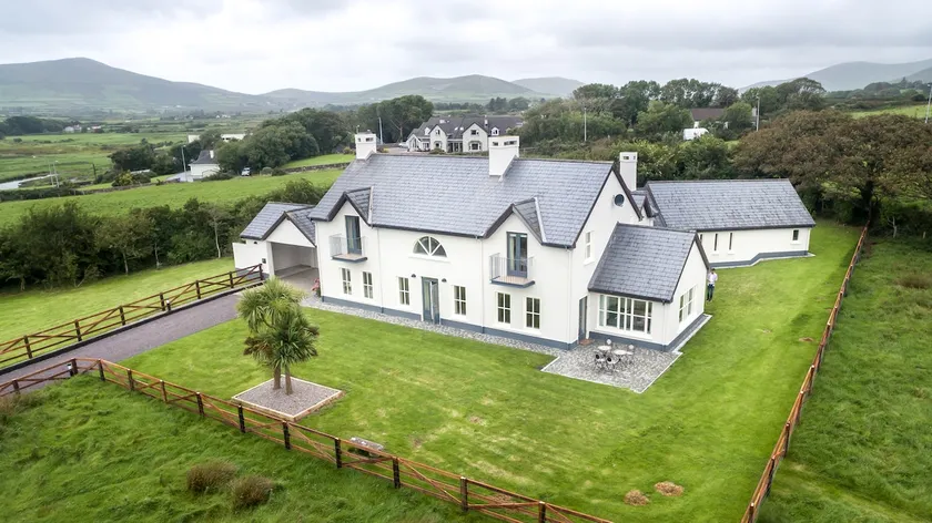 Country Setting in the Middle of Dingle Town. - Image 1