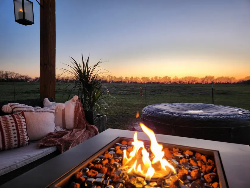 The Perfect Retreat: Modern Tiny Home- Hot Tub - Image 1