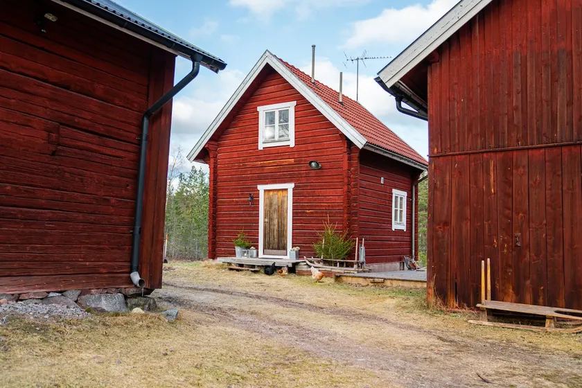 Log cabin at Lärfarsgården, lake/nature idyll - Image 1