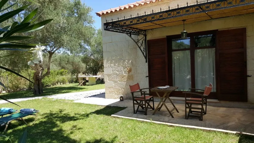 STONE SUITE ”LEUKOPETRA” - Image 1