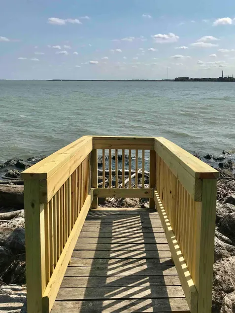 ”Lookout Landing” Scenic Lakefront Ground Level! - Image 1