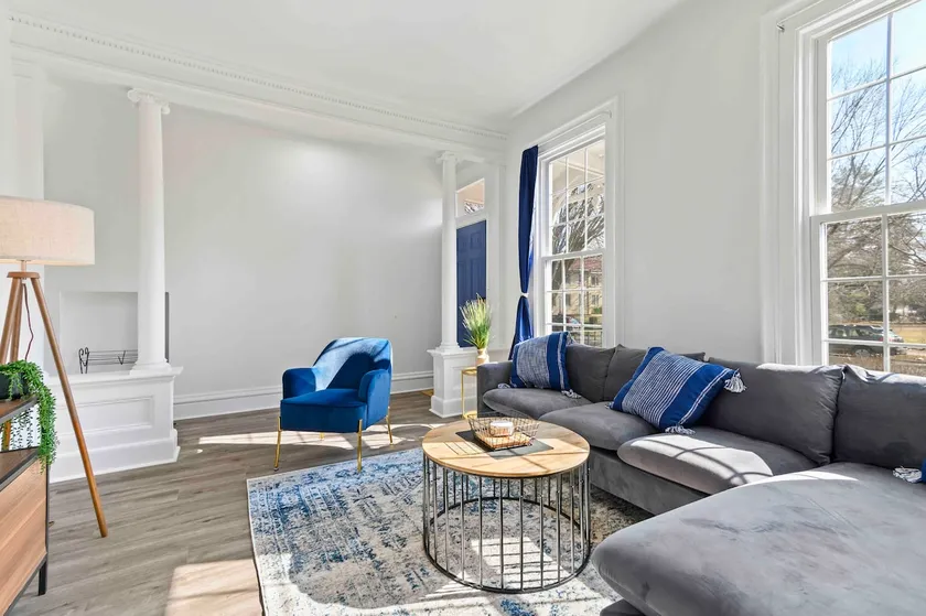 Casa Soleada in East Rock near DT and Yale SOM with FREE Parking and King Bed - Image 1