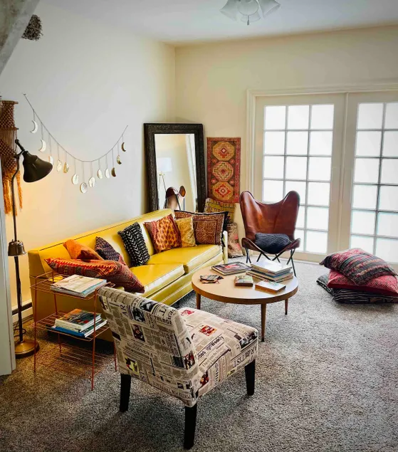 Pied-a-terre…Arts District, Historic Main & Purdue - Image 1