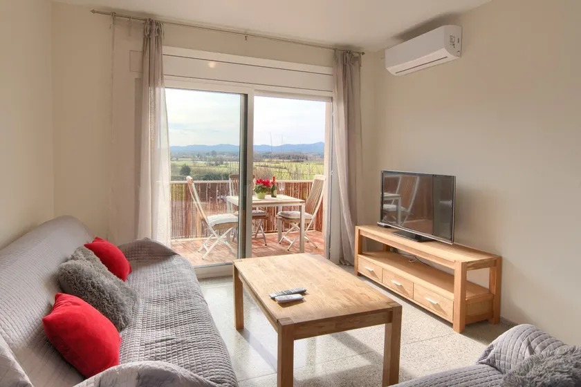 Rent apartment in Pals - Image 1
