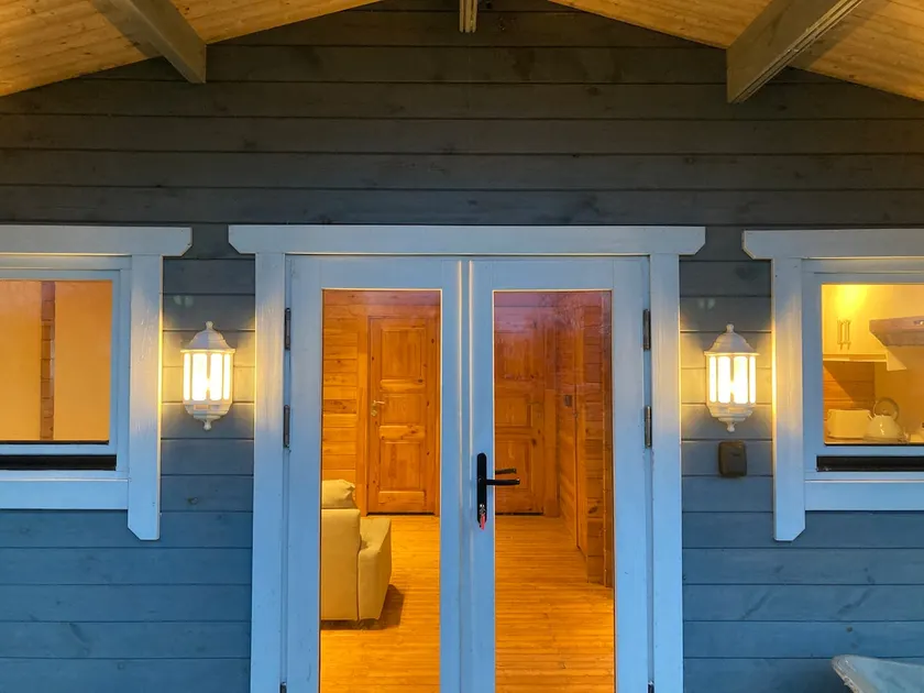 Cosy & quaint log cabin - Image 1
