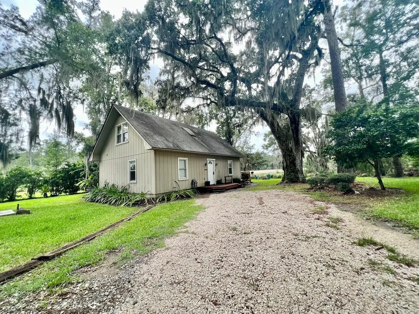 Charming Cottage On The Marsh w/ Large Yard - Image 1