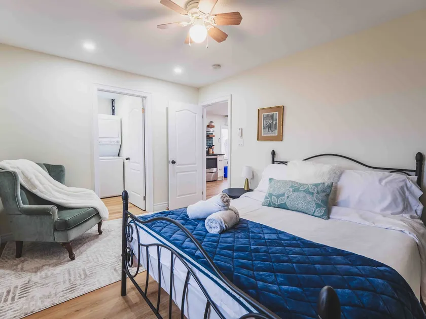 Luxury Falls Lookout. 2 bed apt, sleeps 6, Parking - Image 1