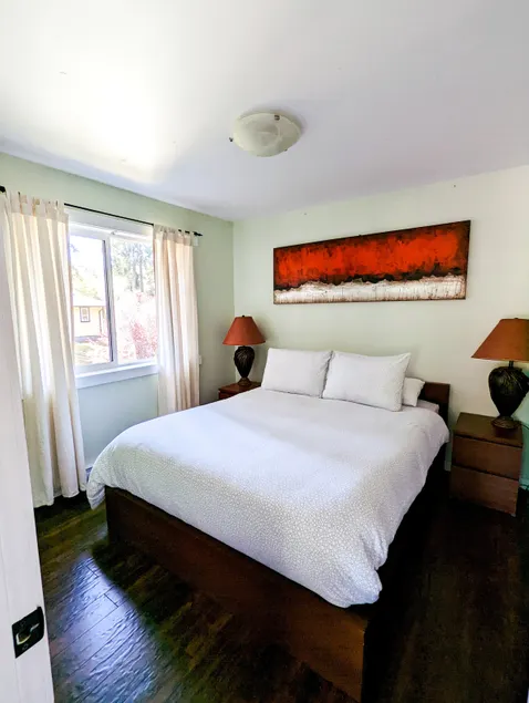 PETS welcome, guest suite Sleep 4 - Image 1