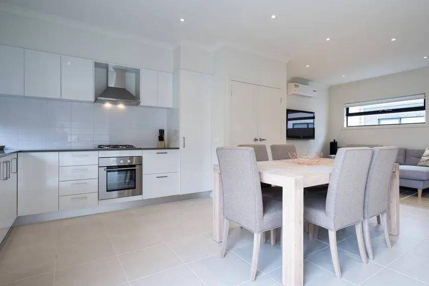 Baybreeze ~ 1min walk to beach 8min walk to cafes - Image 1