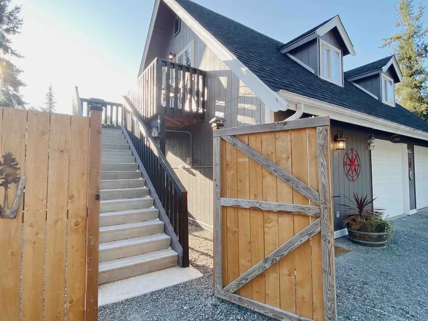 Cozy Trek Ridge Escape w/HotTub Near Mount Rainier - Image 1