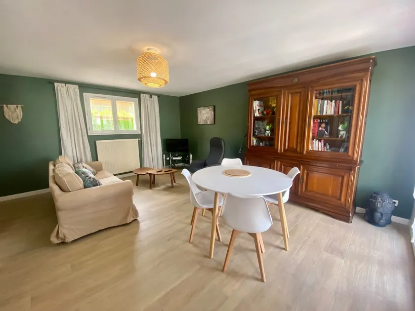 CHARLEMAGNE TOWNHOUSE WITH PARKING - Image 1