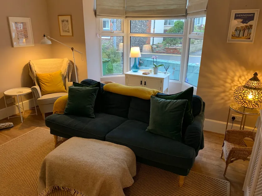 A minute from the sea, dog friendly with parking! - Image 1