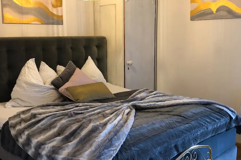 Double room in historic estate - Image 1