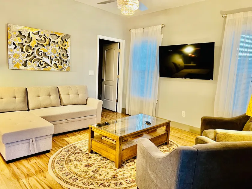 Frontier Guest House - Image 1