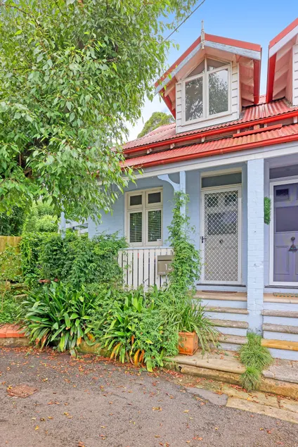 Super Cute Cottage in Sydney Harbour Suburb - Image 1