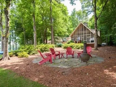 Lakeside Serenity w/fireplace, kayaks, boat dock - Image 1