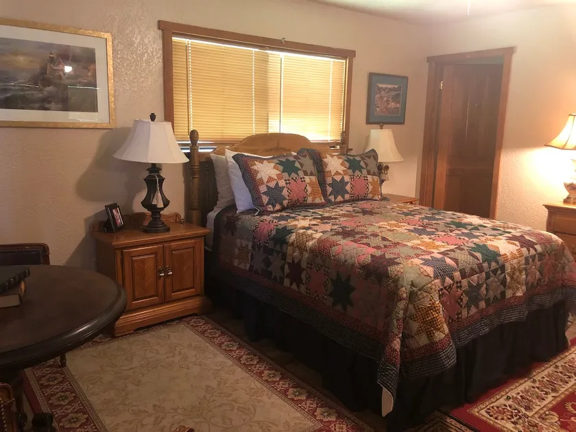 The Hamilton House near Yosemite, Skiing & more! - Image 1